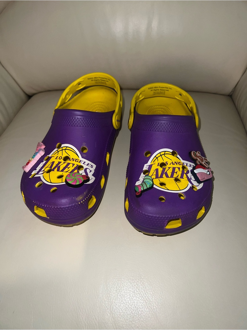 CROCS UNISEX Los Angeles Lakers Purple & Yellow Clog Shoes size 5-m and 7-w